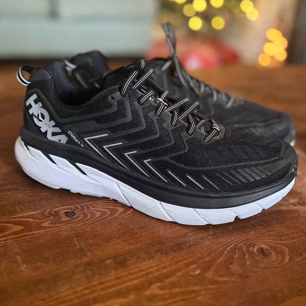 Women's Hoka One One Clifton 4 WIDE. Size 11 like new